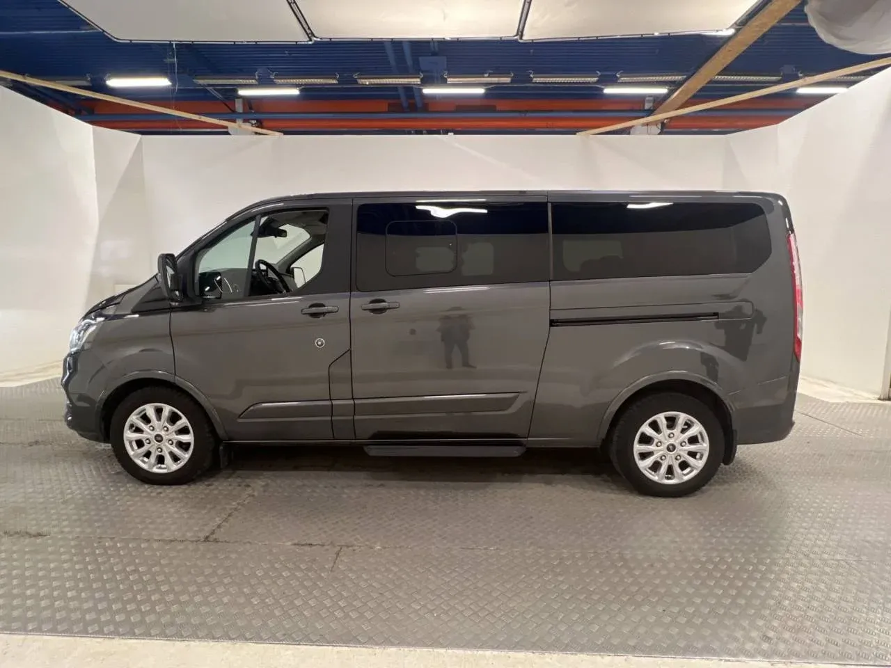 Ford Tourneo Custom Lång 2.0 Värmare Handikappanpassad Ramp Image 2